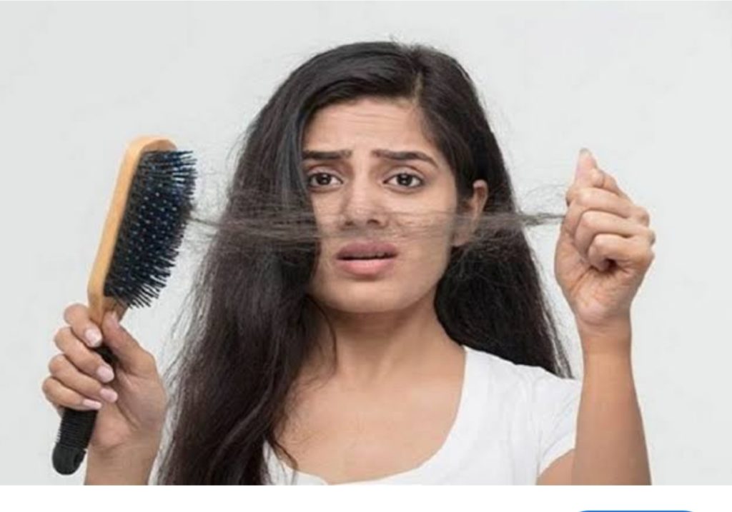মহিলাদের চুল পড়ার কারণ ও  প্রতিকার